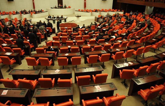 Yeni seçilen 369 milletvekili, Meclis´teki mesailerinde 24 saati bile doldurmadı