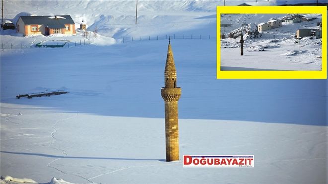Ağrı´da buz üstünde bir minare