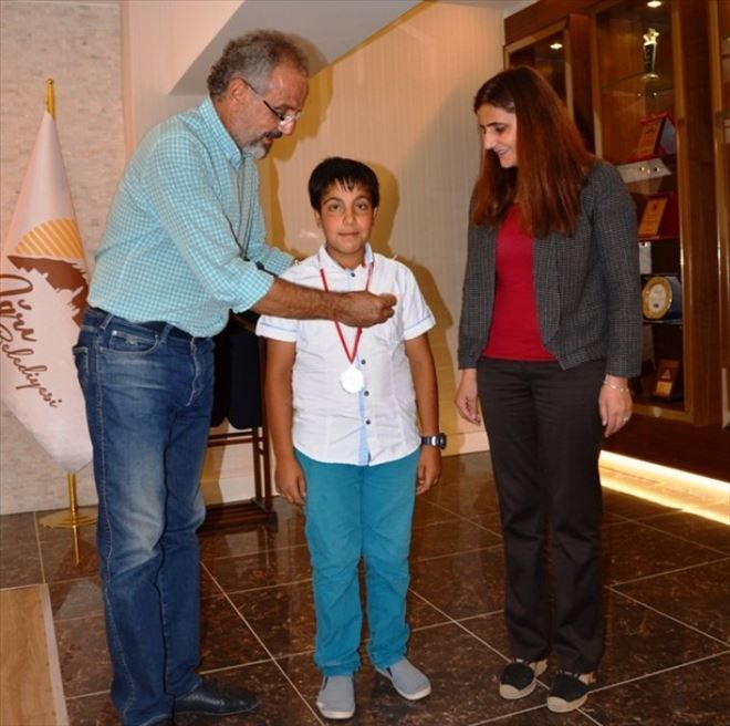 Ağrı Belediye Eş Başkanı Sakık, Türkiye 2´ncisini Ödüllendirdi