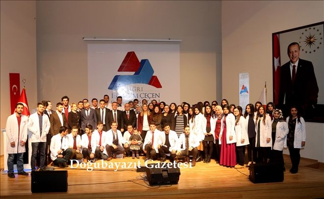 Ağrı İbrahim Çeçen Üniversitesi Eczacılık Fakültesi Öğrencileri İçinBeyaz Önlük Giyme Töreni Düzenlendi