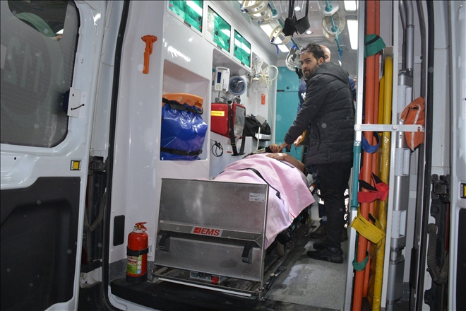 Ağrı´da kaçakları taşıyan minibüs devrildi: 37 yaralı