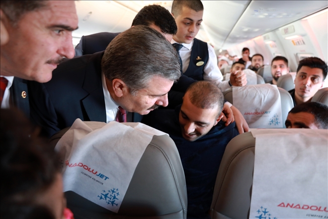 Sağlık Bakanı Koca´dan uçakta rahatsızlanan yolcuya müdahale