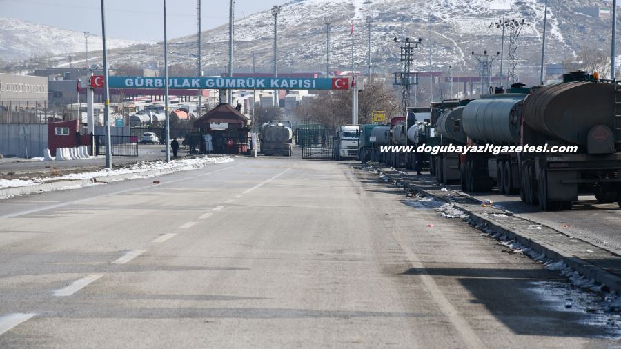 Gürbulak Sınır Kapısında Araçlar dezenfekte ediliyor