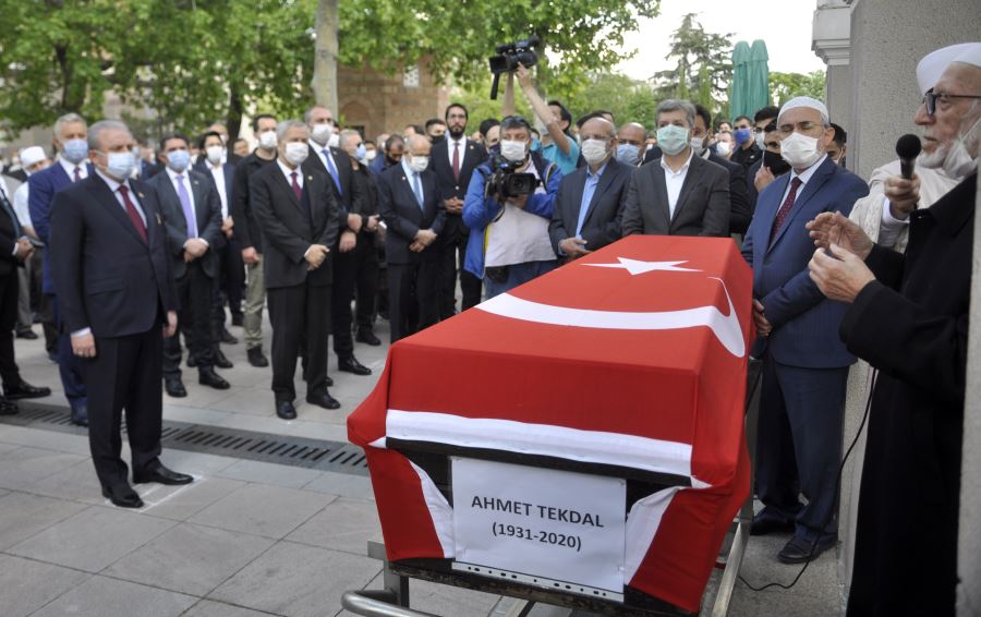 Ağrılı siyasetçi Ahmet Tekdal, son yolculuğuna uğurlandı