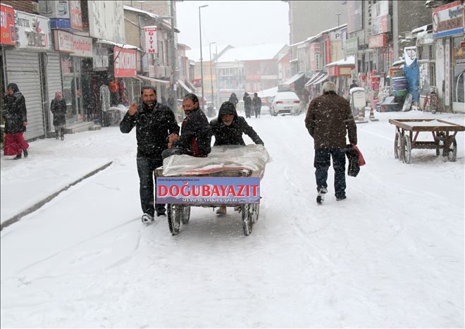 AĞRI´DA KAR ESARETİ