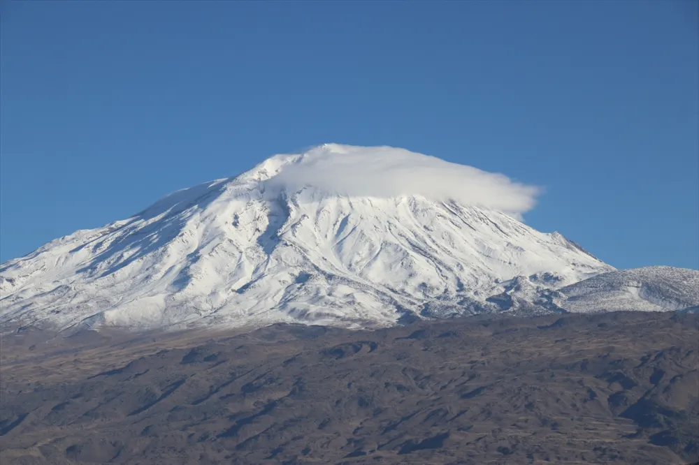 AĞRI DAĞI’NDA KAR