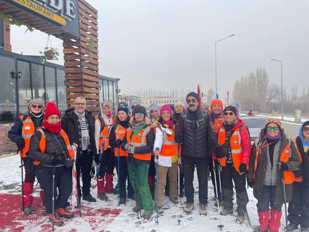 AHMET ERTUĞRUL KADINLARI ULUSLARARASI ZİRVELERE TAŞIDI