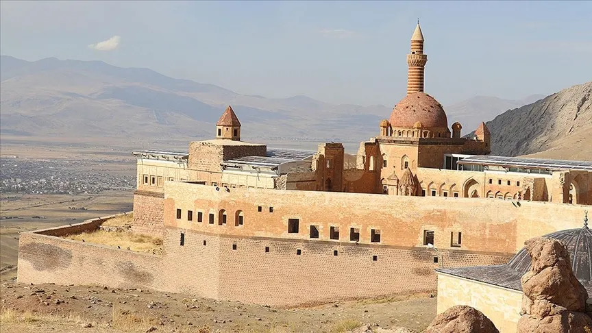 İshak Paşa Sarayı