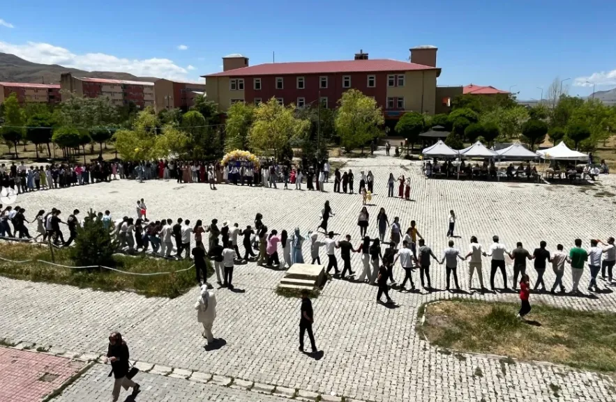 Doğubayazıt Rıza Ertuğrul Eryılmaz Anadolu Lisesi’nde Renkli Bahar Şenliği