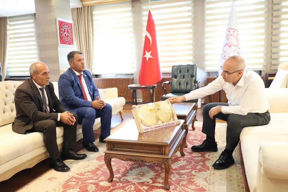 Ağrı Valisi Mustafa Koç, Arıcıları Makamında Ağırladı 