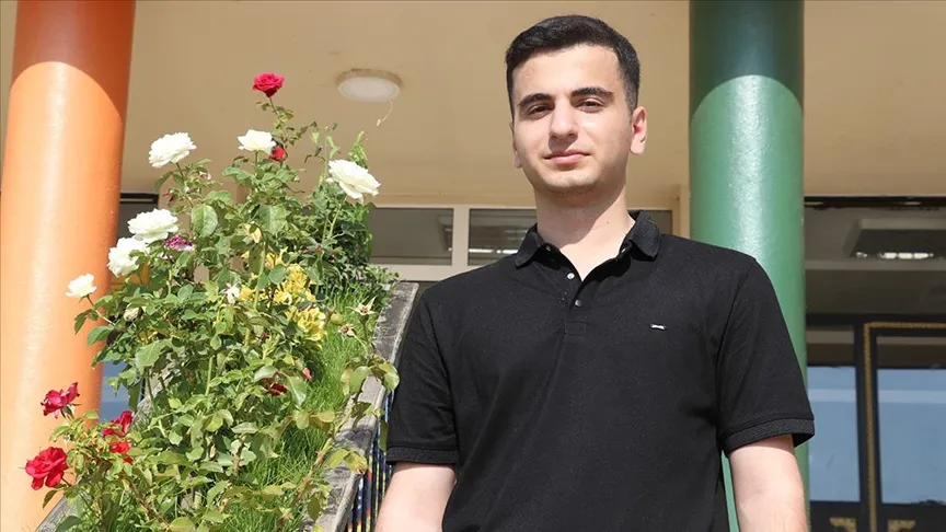 AYT sayısal alanda tam puan alan Ağrılı Onur, başarısını düzenli çalışmaya borçlu