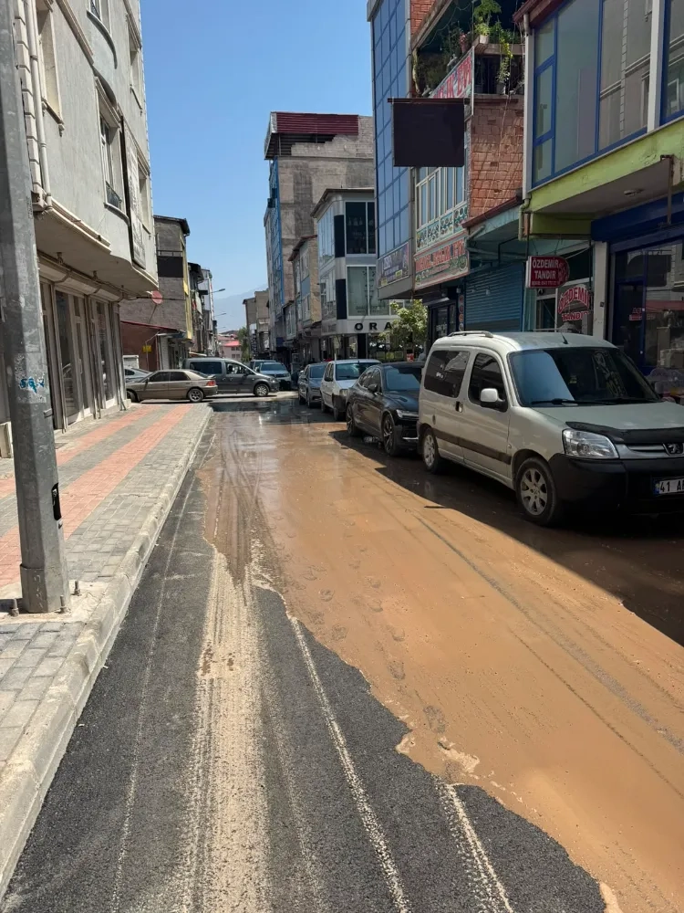 BELEDİYENİN ALIN TERİ ŞANTİYE TOZUNA KARIŞIYOR