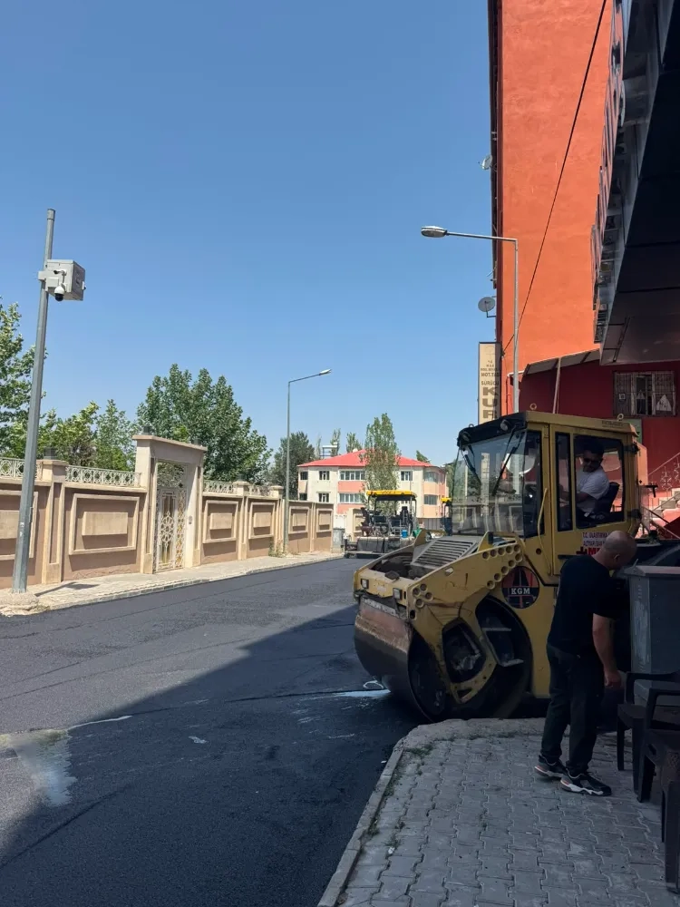 BELEDİYENİN ALIN TERİ ŞANTİYE TOZUNA KARIŞIYOR