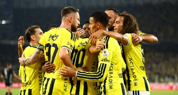 Kadıköy'de 6 gollü gece! Fenerbahçe Konyaspor'u rahat geçti