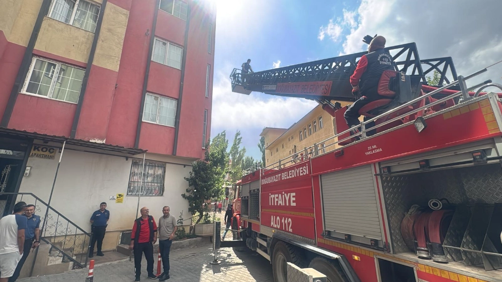  Doğubayazıt Çarşı Merkezinde Korkutan Yangın: Maddi Hasar Oluştu