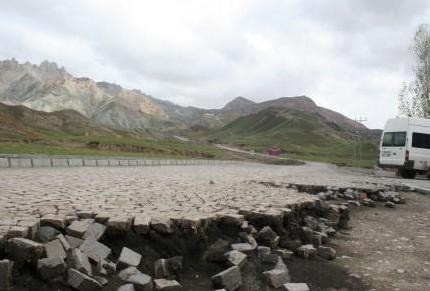 SARAY YOLU DOĞU BEYAZIT`A DAYANMIYOR